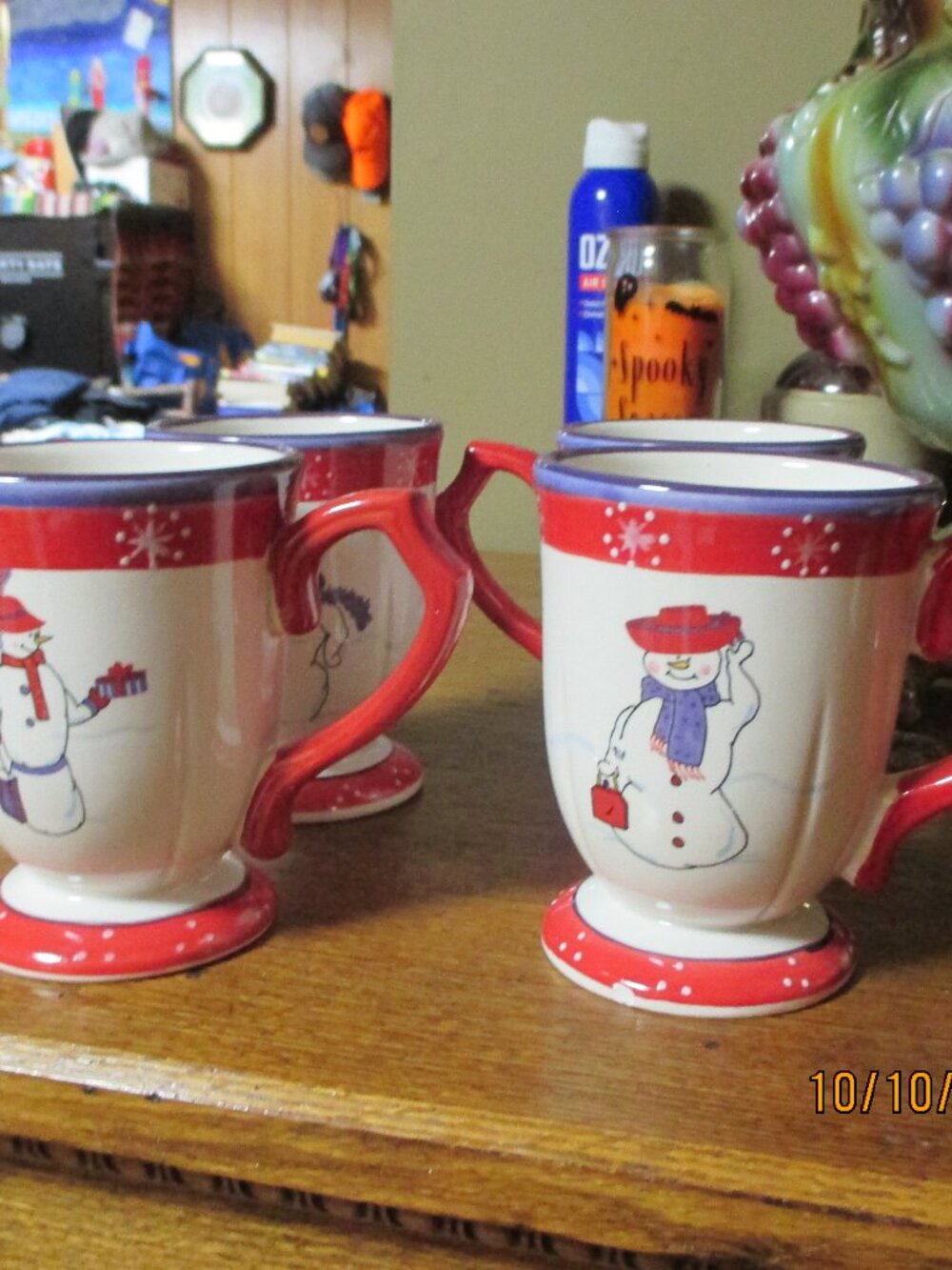 4 festive coffee mugs hot chocolate with Mrs Snowwomen being festive Canterbury